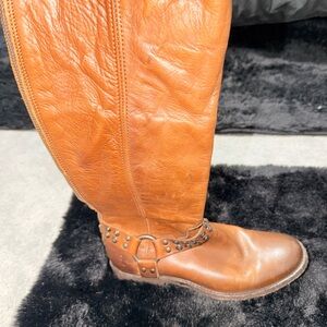 Frye Tan Leather Interior Label